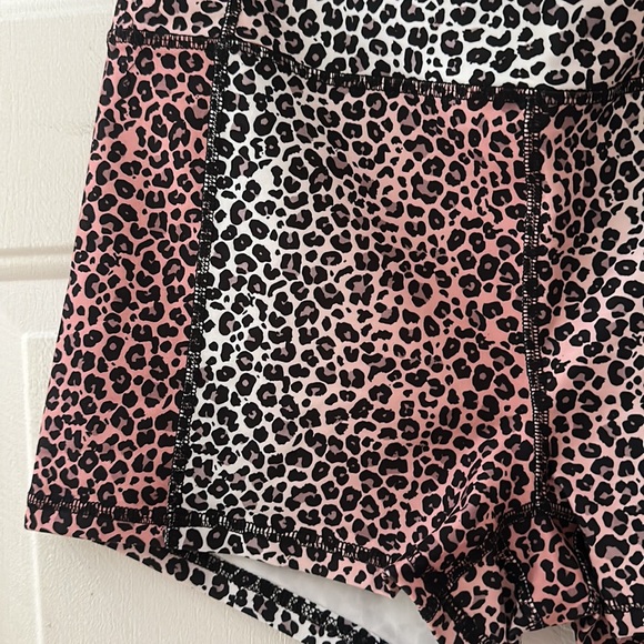 JESSICA SIMPSON SPORT: SLIMTEK OMBRÉ CHEETAH PRINT SHORTS: PINK: NWT: SIZE XL - Picture 2 of 7